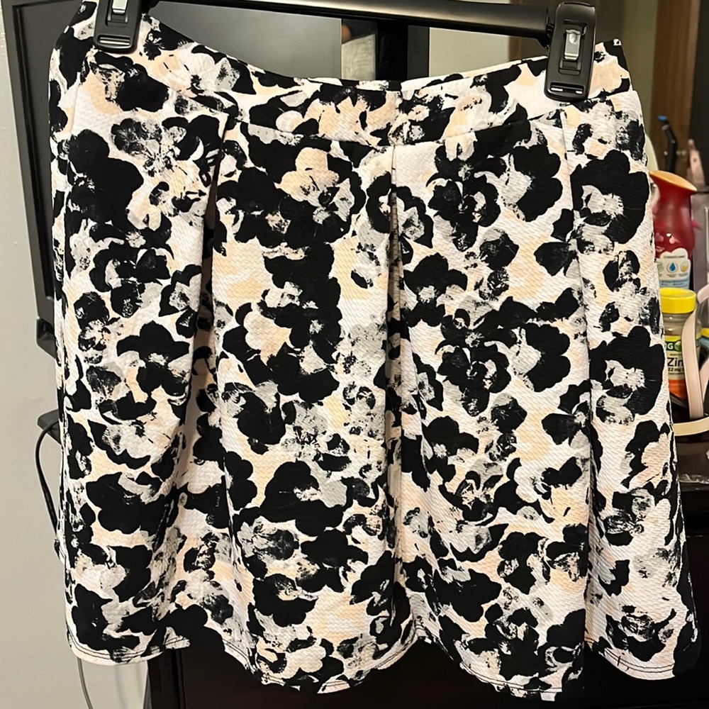 Joe B skirt. size L